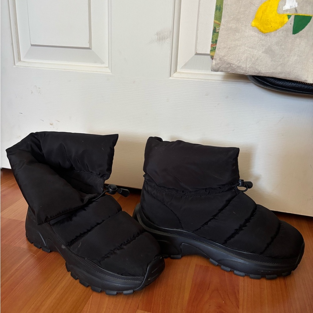 Vintage h&m  puffer booties not Ugg